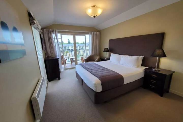 Room 5 of 65