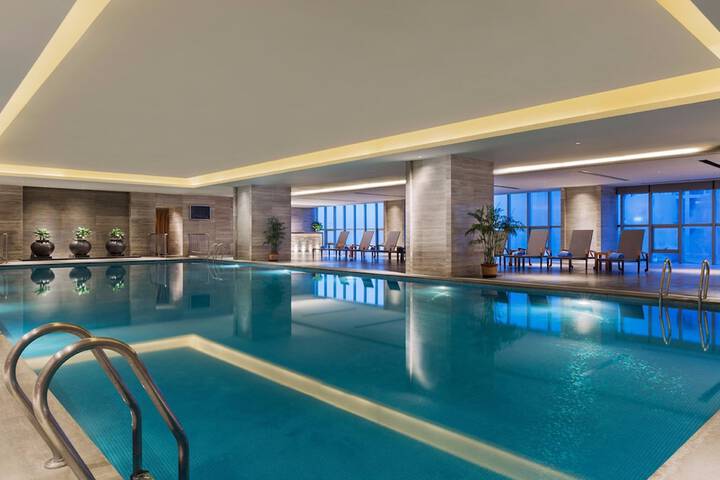 Hotel Pool