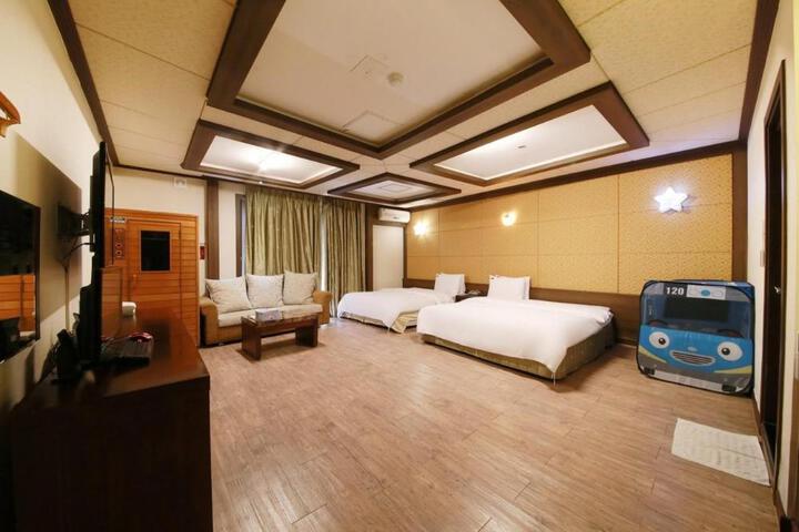 WeolmoonJes Hotel