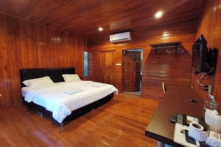 Room 12 of 65