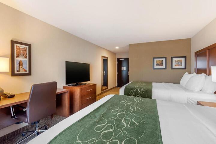 2 Queen Beds (13 of 19)