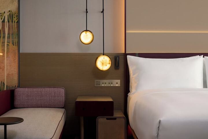 Room 29 of 65