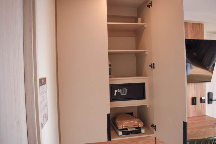 Room 27 of 114