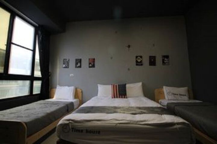 Room 2 of 44
