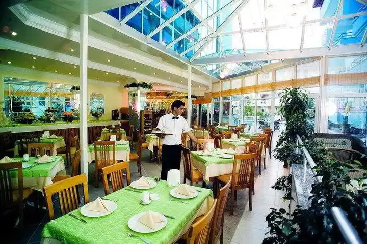 Dining 9 of 9