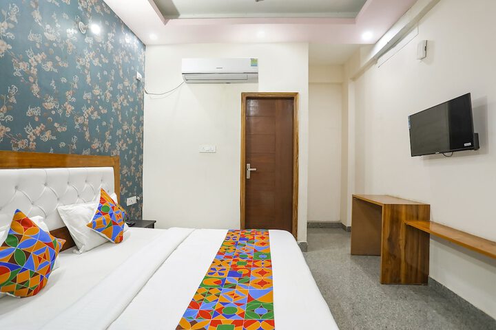 Room 12 of 21