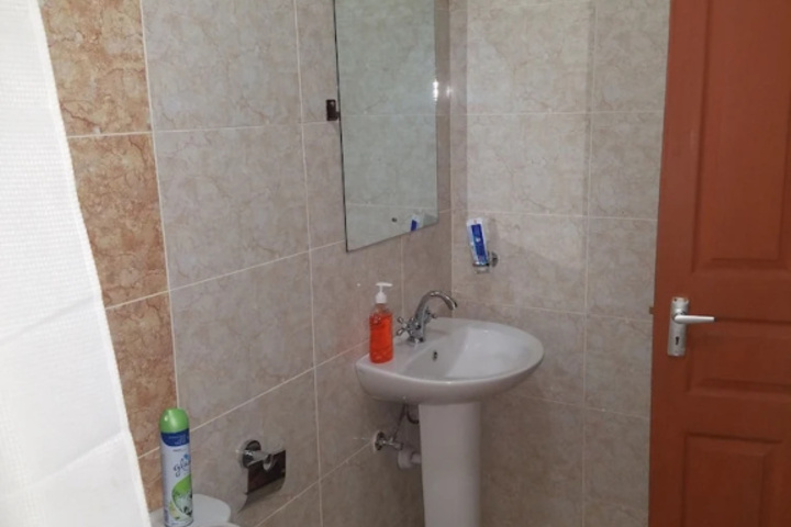 Room 5 of 6