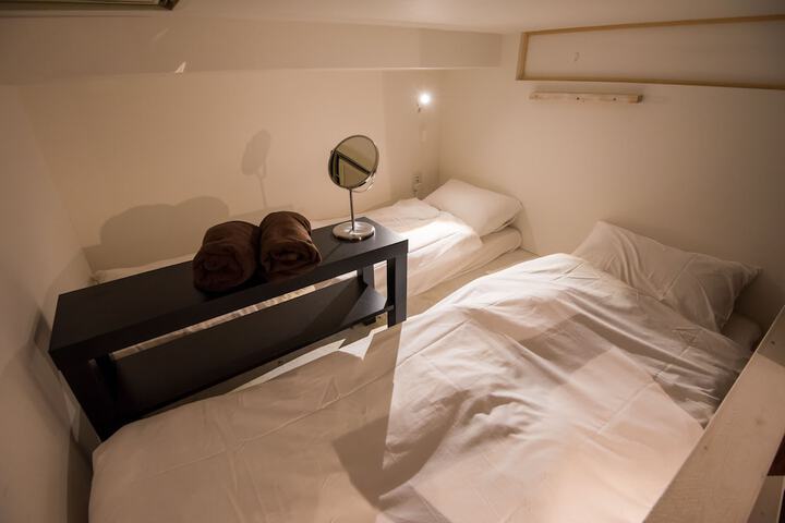 Room 14 of 80