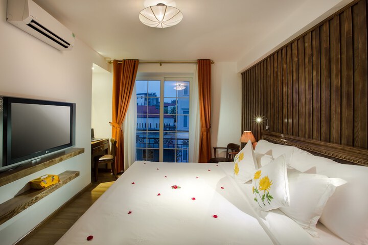Room 3 of 48