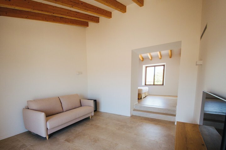 Room 9 of 26