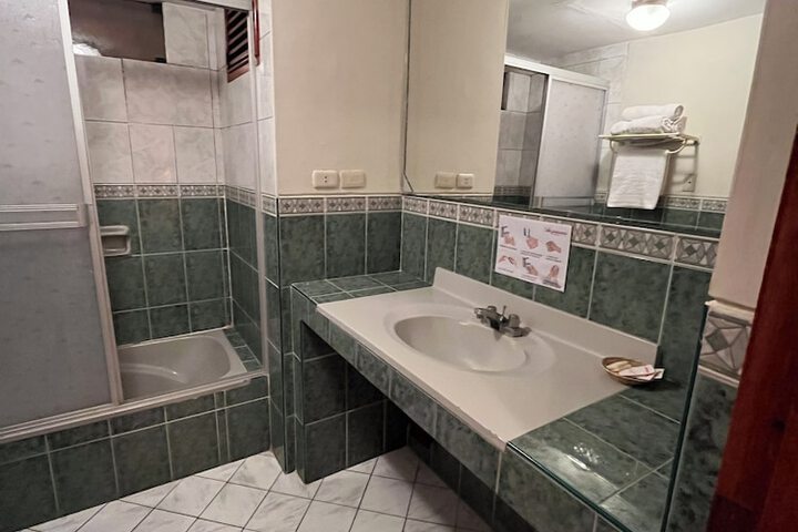 Room 40 of 69