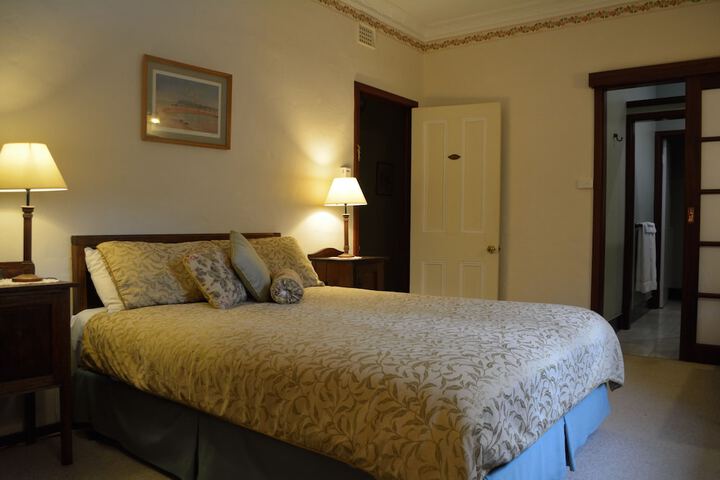Room 4 of 36