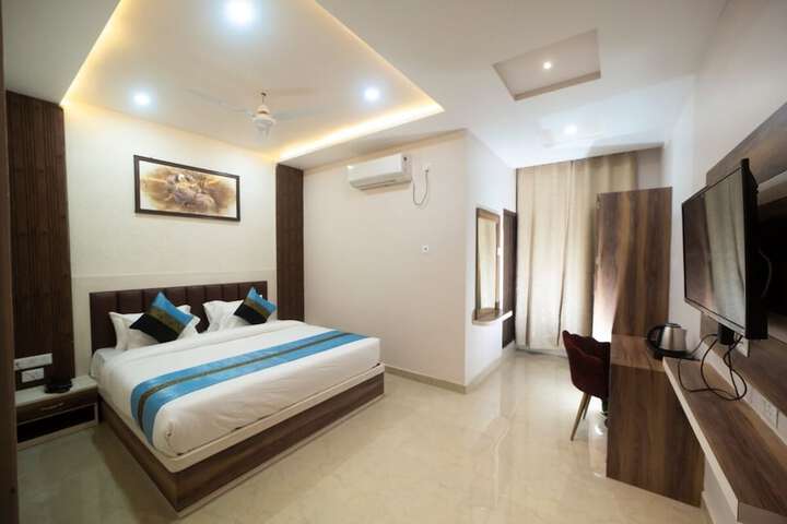 Room 5 of 38