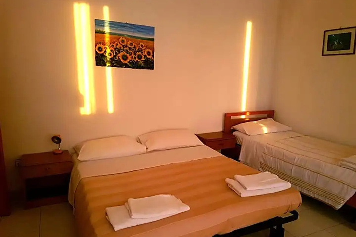 Room 4 of 17