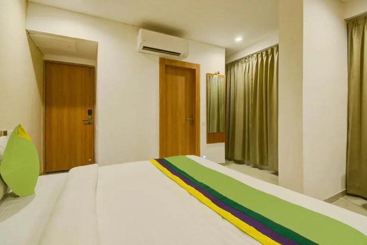 Room 2 of 16