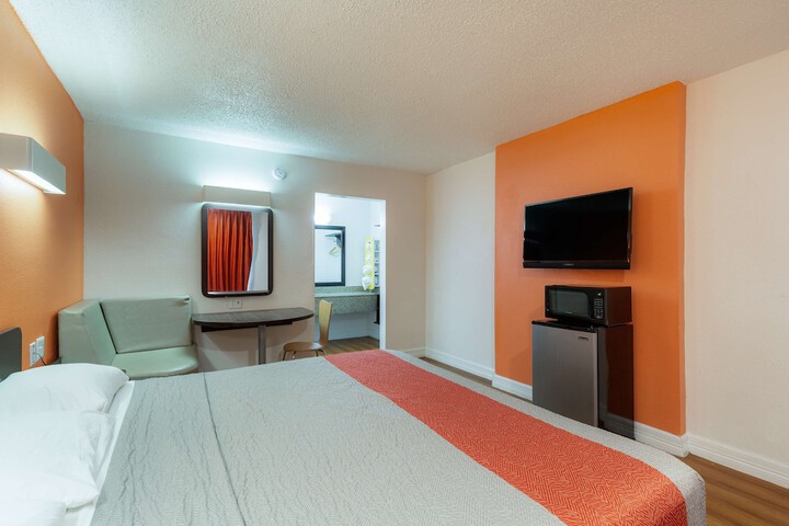Room 18 of 49