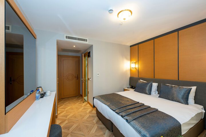 Room 40 of 144