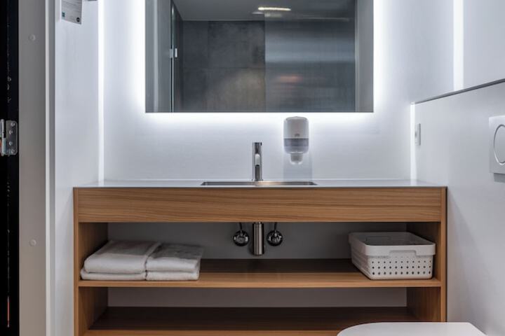Room 106 of 184
