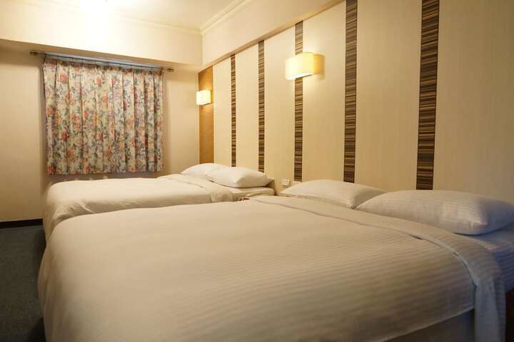 Room 13 of 36