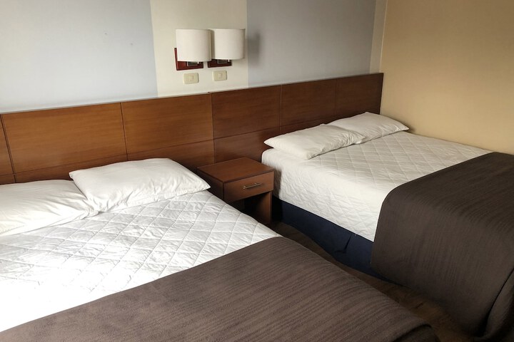Room 18 of 102
