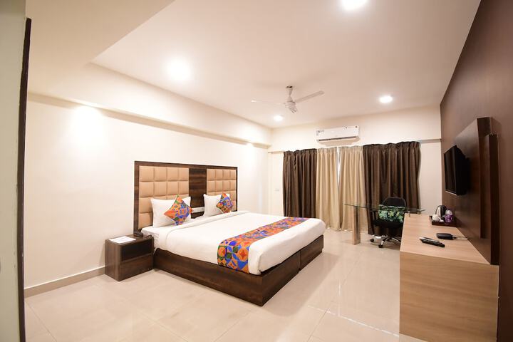 Room 9 of 38