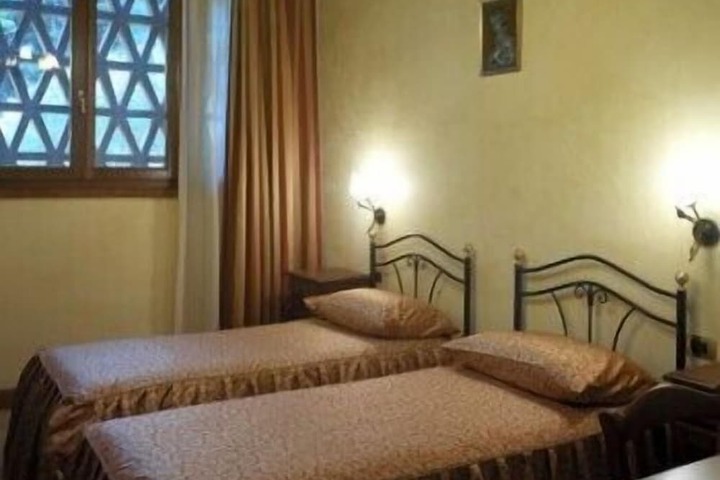 Room 4 of 39