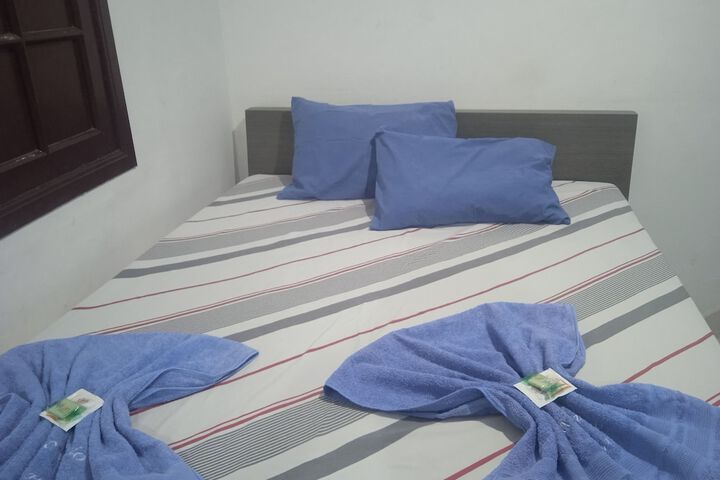 Room 4 of 12