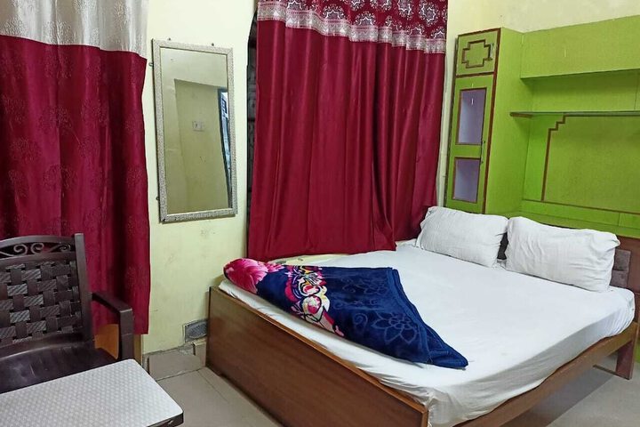 Room 4 of 20