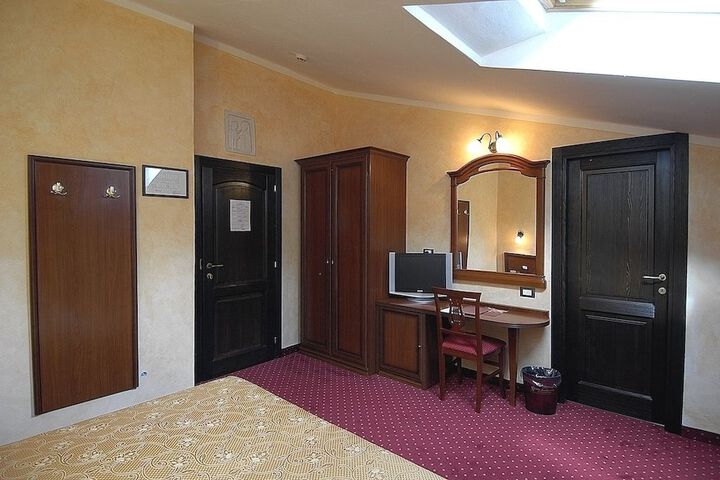 Room 18 of 38
