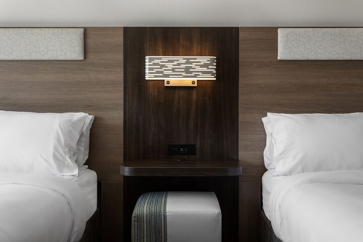 Suite 2 Queen Beds (3 of 7)