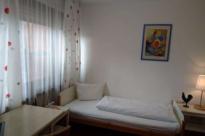 Room 25 of 76