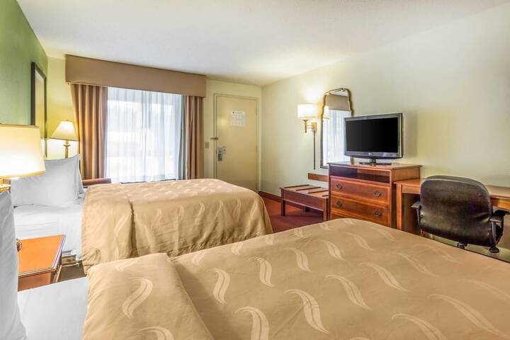 2 Double Beds (11 of 28)