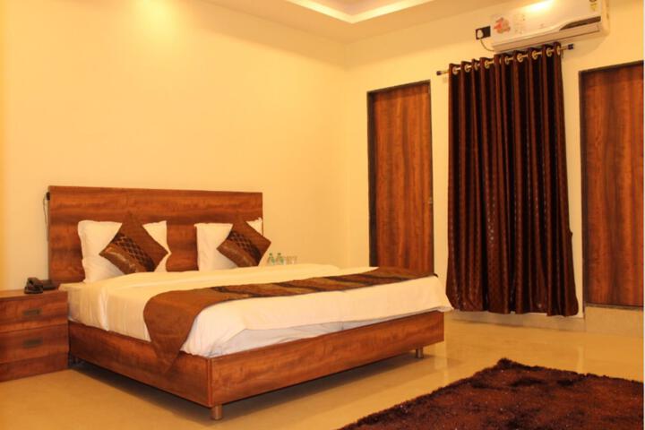 Room 1 of 5