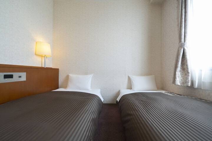 Room 9 of 34