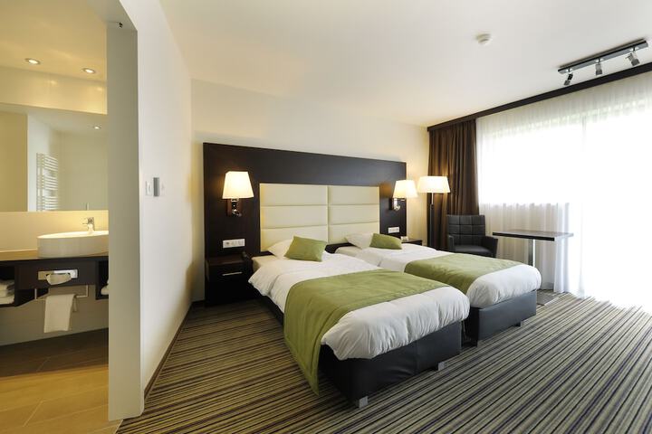 Room 8 of 70