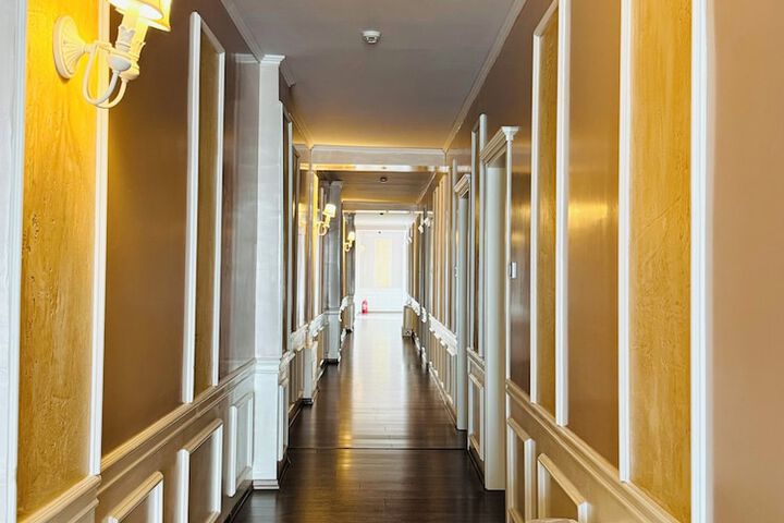Ballroom/Hall 26 of 31
