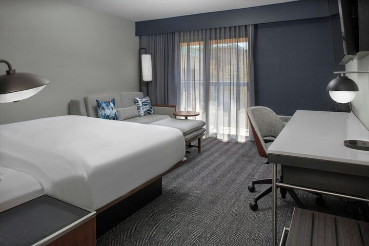 Room 22 of 48