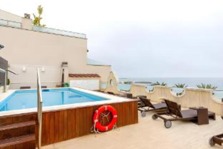 Pool Hotel