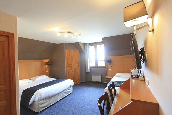 Room 15 of 77