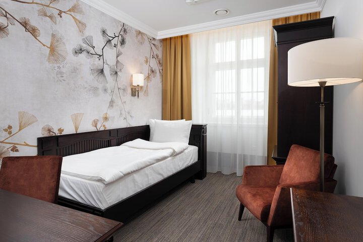 Room 10 of 48