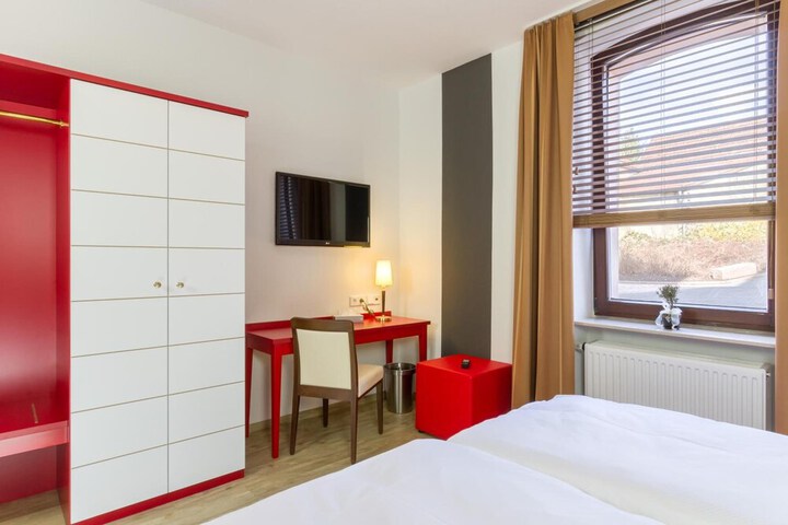 Room 33 of 53