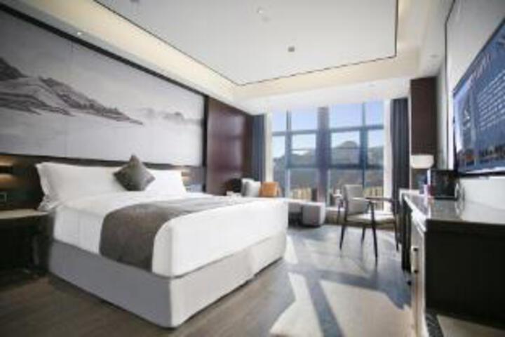 Room 9 of 10