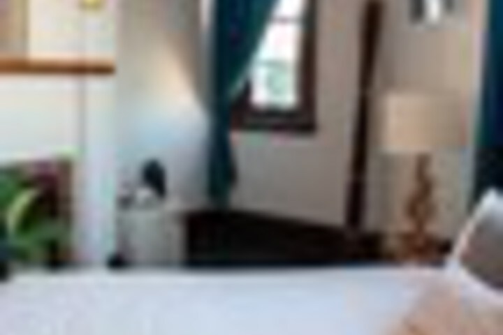 Room 44 of 192