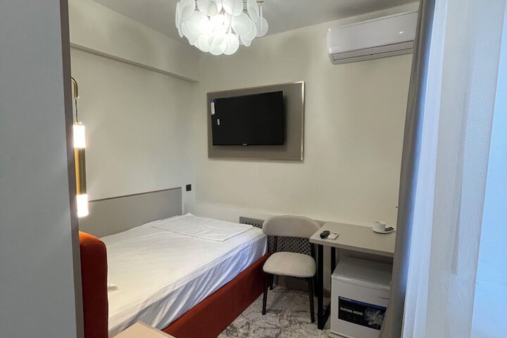 Room 43 of 127
