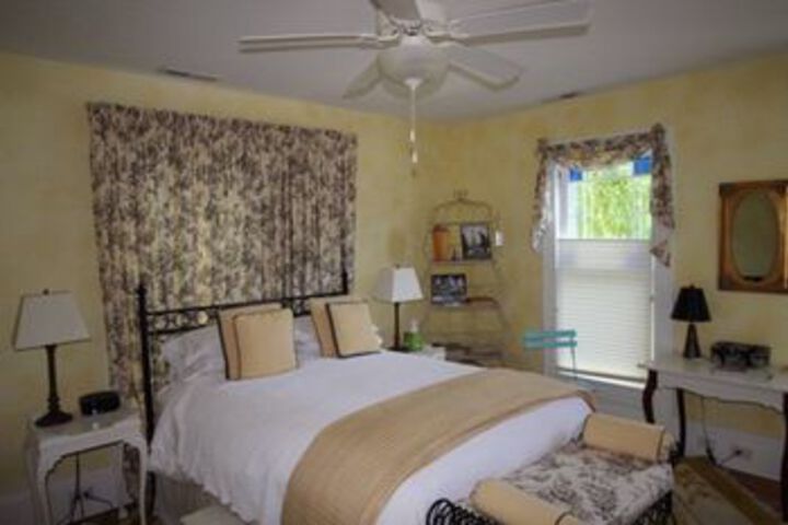 Room 52 of 76