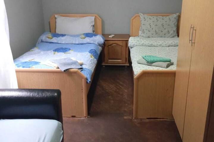 Room 5 of 12
