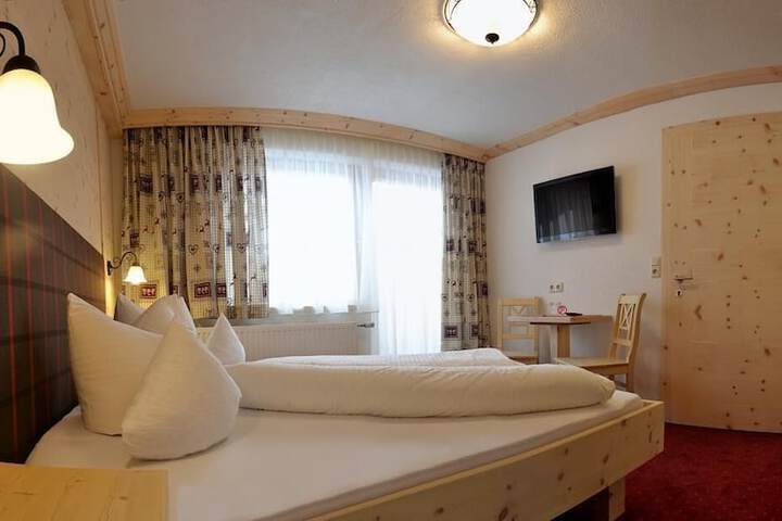 Room 3 of 22