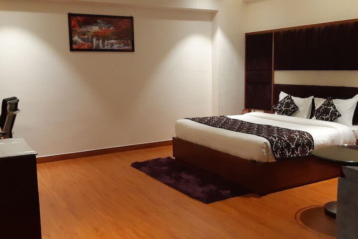 Room 6 of 23