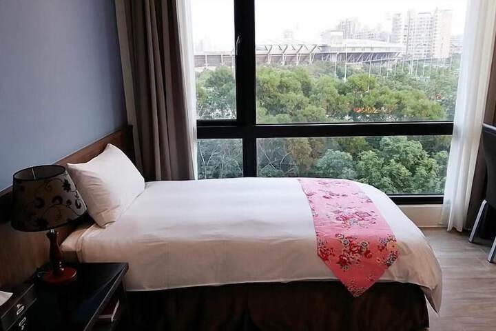 Room 12 of 32