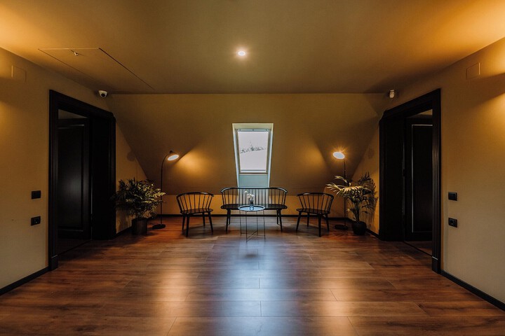 Ballroom/Hall 33 of 37